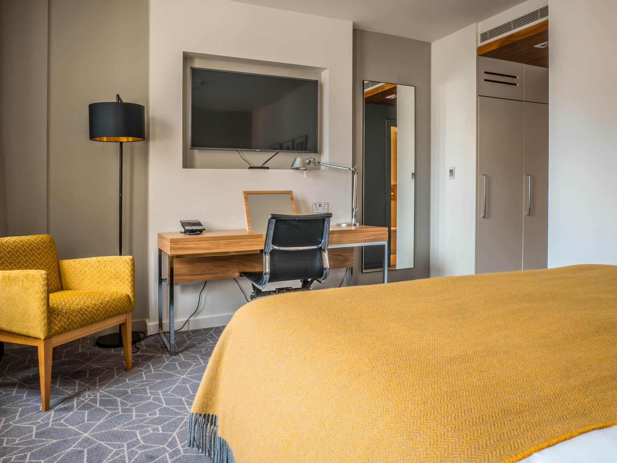 City Room desk and chair at Apex Waterloo Place Hotel