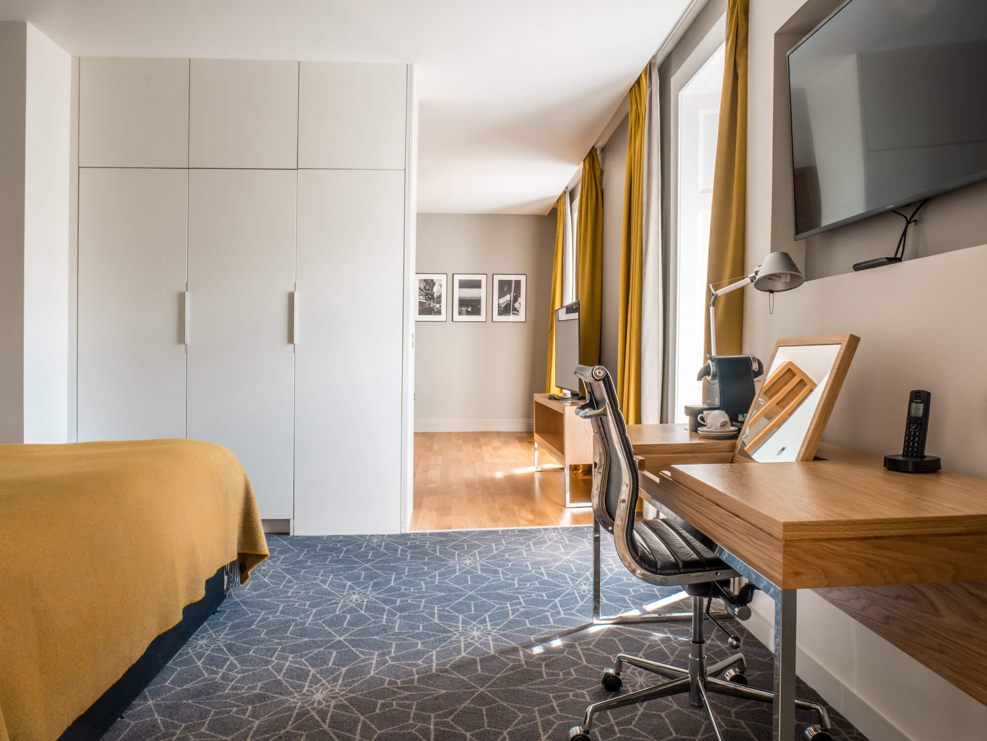 Master Suite at Apex Waterloo Place Hotel Master Suite desk area at Apex Waterloo Place Hotel